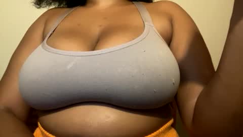 spoilprincesschloee online show from May 22, 1:36 am