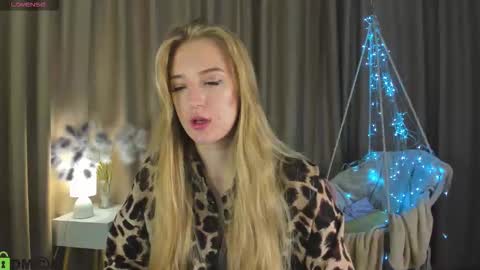 Stacy Mon Tue Wed Thu Fri Sun GMT GMT 3 1000am - 0400pm  online show from October 12, 9:23 am