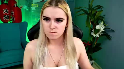 stef_nicks online show from July 14, 12:43 pm