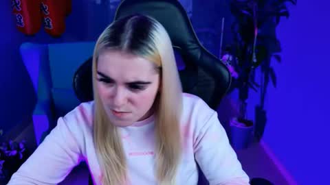 stef_nicks online show from October 15, 11:13 am