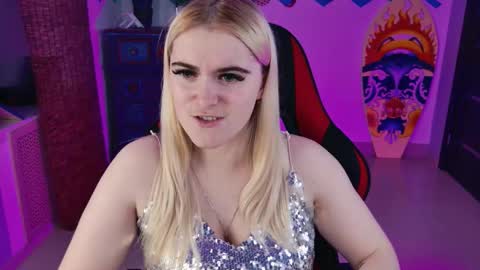 stef_nicks online show from November 7, 9:15 am