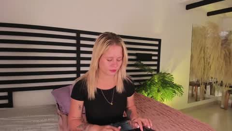 Stefanny   online show from January 9, 12:41 pm