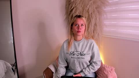 Stefanny   online show from January 2, 12:35 pm