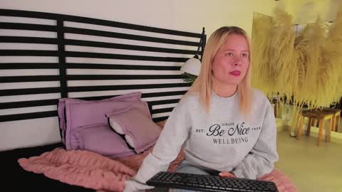 Stefanny   online show from January 7, 12:20 pm