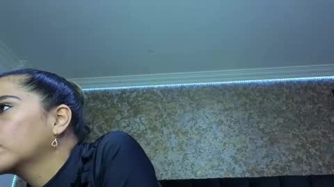 Estella online show from November 24, 8:33 pm