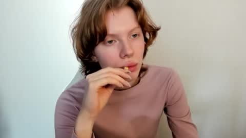 S T E L L A online show from February 18, 9:08 am