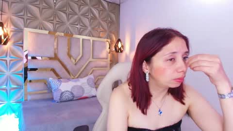 Stephaniesun  online show from June 8, 12:50 pm