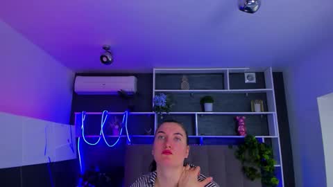 Stephie online show from March 6, 7:36 am