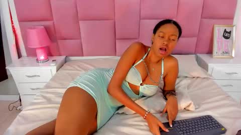 Snapshot of stormihills chatting on September 8, 4:39 pm Sweety Stormi online show from September 8, 4:39 pm