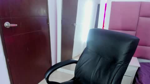 Snapshot of stormihills chatting on February 12, 4:54 am Sweety Stormi online show from February 12, 4:54 am