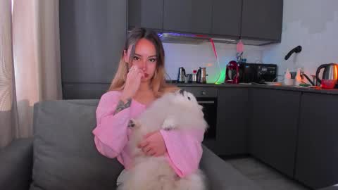 Tati and Lola online show from October 3, 8:19 am