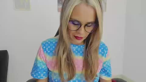 sugar_milff online show from September 12, 2:13 pm