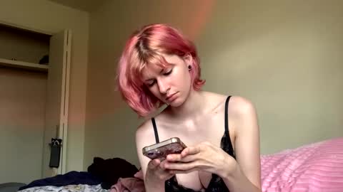 Ophelia online show from February 12, 10:15 pm