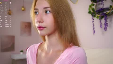 Snapshot of sunnmoonn chatting on October 22, 1:38 pm Lily online show from October 22, 1:38 pm