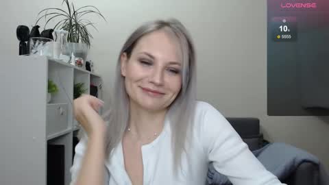 Snapshot of sunny_bunny6 chatting on January 7, 8:42 pm Naomi online show from January 7, 8:42 pm