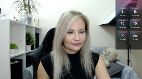 Snapshot of sunny_bunny6 chatting on September 22, 4:55 am Naomi online show from September 22, 4:55 am