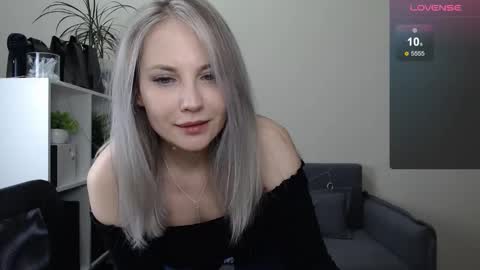 Snapshot of sunny_bunny6 chatting on December 29, 1:02 am Naomi online show from December 29, 1:02 am