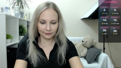 Snapshot of sunny_bunny6 chatting on October 15, 2:58 am Naomi online show from October 15, 2:58 am