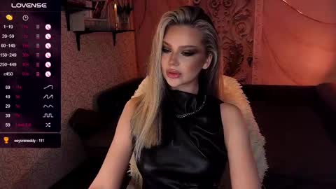 Snapshot of sunshine_vibes chatting on March 10, 5:43 am Mistress Molly online show from March 10, 5:43 am