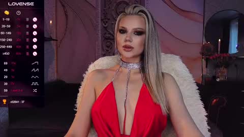 Snapshot of sunshine_vibes chatting on February 12, 5:37 am Mistress Molly online show from February 12, 5:37 am