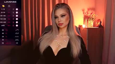 Snapshot of sunshine_vibes chatting on October 20, 12:57 am Mistress Molly online show from October 20, 12:57 am