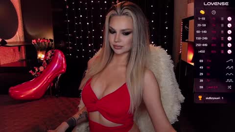 Snapshot of sunshine_vibes chatting on December 30, 3:58 am Mistress Molly online show from December 30, 3:58 am