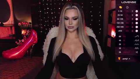 Snapshot of sunshine_vibes chatting on January 4, 2:25 am Mistress Molly online show from January 4, 2:25 am