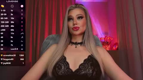 Snapshot of sunshine_vibes chatting on October 8, 8:13 pm Mistress Molly online show from October 8, 8:13 pm