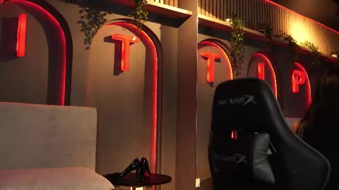 susan_wall online show from February 10, 7:28 pm