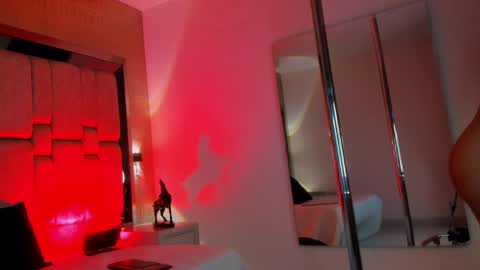  susi  online show from April 10, 8:04 pm