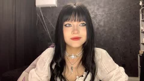 EmilySuonn online show from April 22, 5:48 am