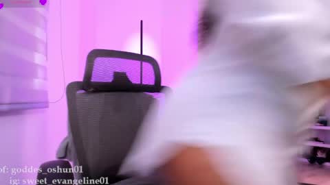 Evangeline online show from March 30, 11:54 am