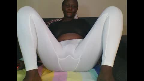 Snapshot of sweet_blackberry93 chatting on September 20, 12:47 pm bella online show from September 20, 12:47 pm