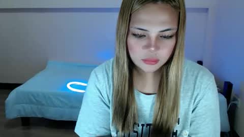 sophia daisy  online show from October 11, 10:56 pm
