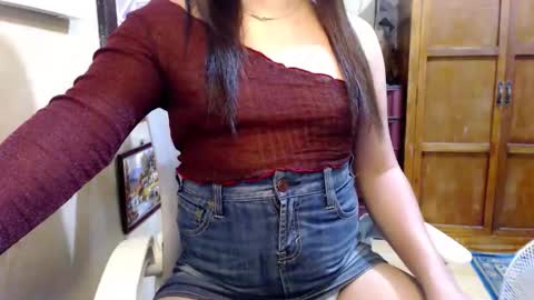 Snapshot of sweet_kendallxxxx chatting on September 12, 3:19 pm Nicahhh online show from September 12, 3:19 pm