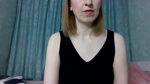 sweet_lilbunny online show from February 6, 4:21 pm