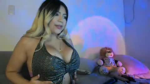Snapshot of sweet_stephaniee chatting on January 4, 6:30 am online show from January 4, 6:30 am