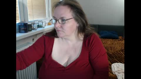 Sweetboobs85h online show from April 29, 5:40 pm
