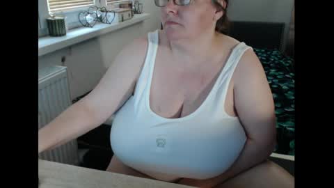 Sweetboobs85h online show from May 13, 5:30 pm
