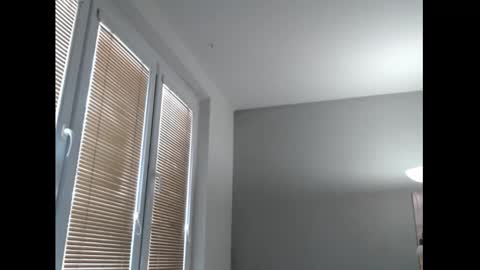 Sweetboobs85h online show from March 20, 9:14 am