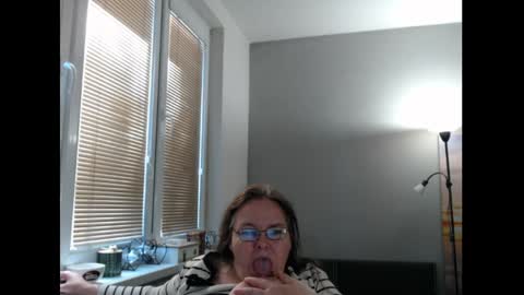 Sweetboobs85h online show from May 28, 8:01 am