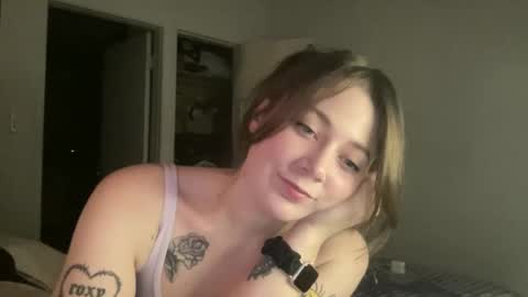 Snapshot of sweetcandyangel chatting on February 9, 3:22 am sweetcandy online show from February 9, 3:22 am