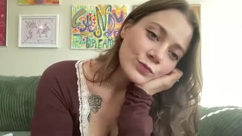 Snapshot of sweetcandyangel chatting on September 21, 9:24 pm sweetcandy online show from September 21, 9:24 pm