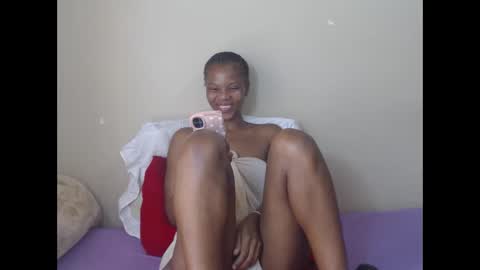 Snapshot of sweetlipss_ chatting on September 16, 7:05 am sweetlipss_ online show from September 16, 7:05 am