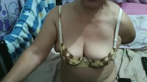sweetmature_69 online show from March 17, 6:23 pm