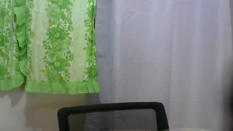 Mia online show from December 20, 2:49 pm