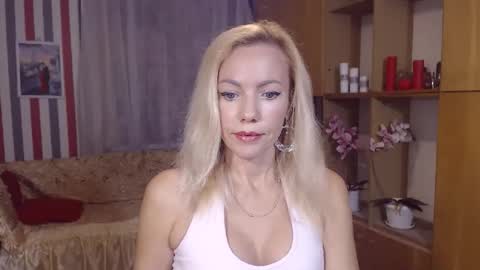 Snapshot of sweety_friend chatting on October 14, 6:10 pm Sweety friend online show from October 14, 6:10 pm