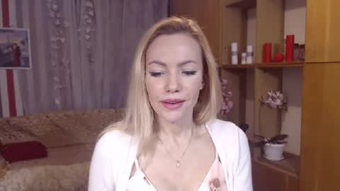 Snapshot of sweety_friend chatting on December 4, 9:13 pm Sweety friend online show from December 4, 9:13 pm