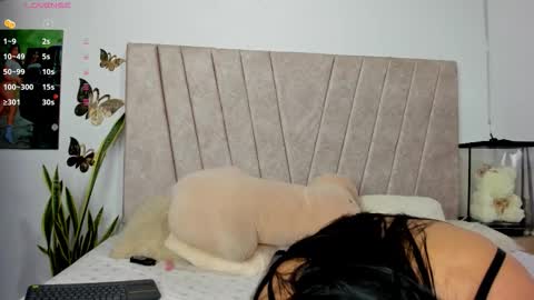  independent model  online show from March 4, 3:40 pm