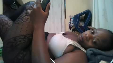 sweetyass25 online show from June 1, 6:20 pm